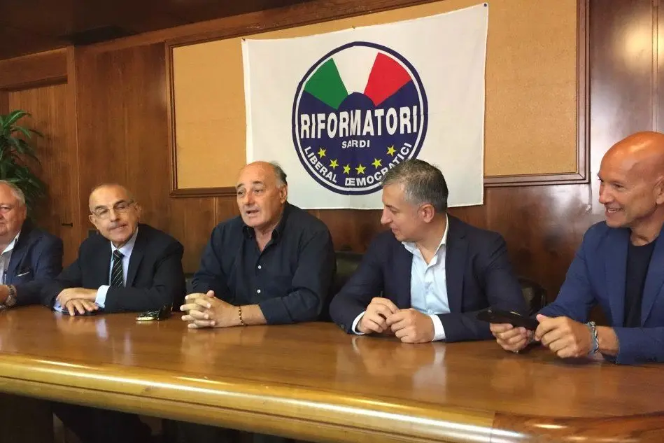 I Riformatori (da sinistra) Attilio Dedoni, Michele Cossa, Pietro Fois, Alfonso Marras e Luigi Crisponi