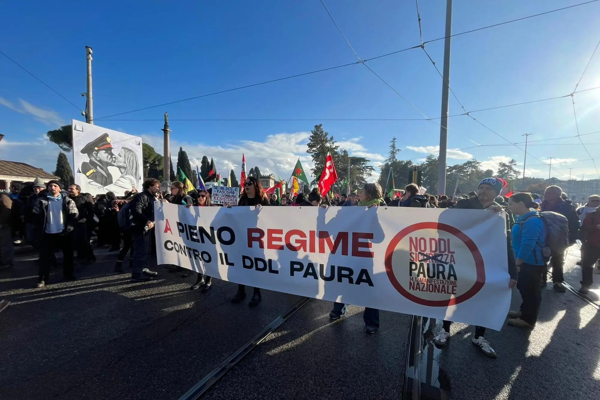 Corteo contro il ddl sicurezza a Roma (foto Ansa)