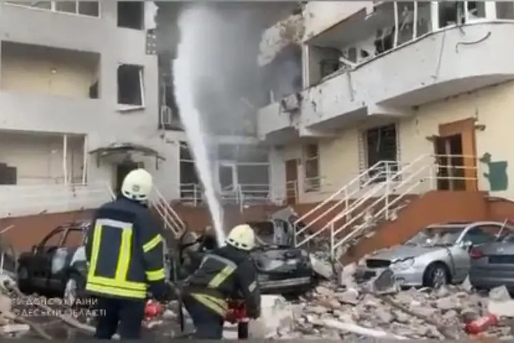 Gli effetti dei bombardamenti su Odessa (foto Protezione civile ucraina)