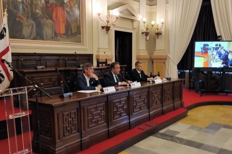 La presentazione dello studio sul commercio nell'aula magna dell'Università di Sassari (L'Unione Sarda - Marras)