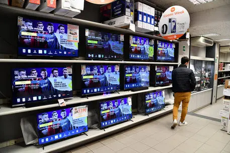 Televisori (Ansa)