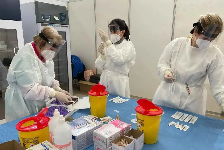 Vaccini a Sassari (L'Unione Sarda - Deidda)