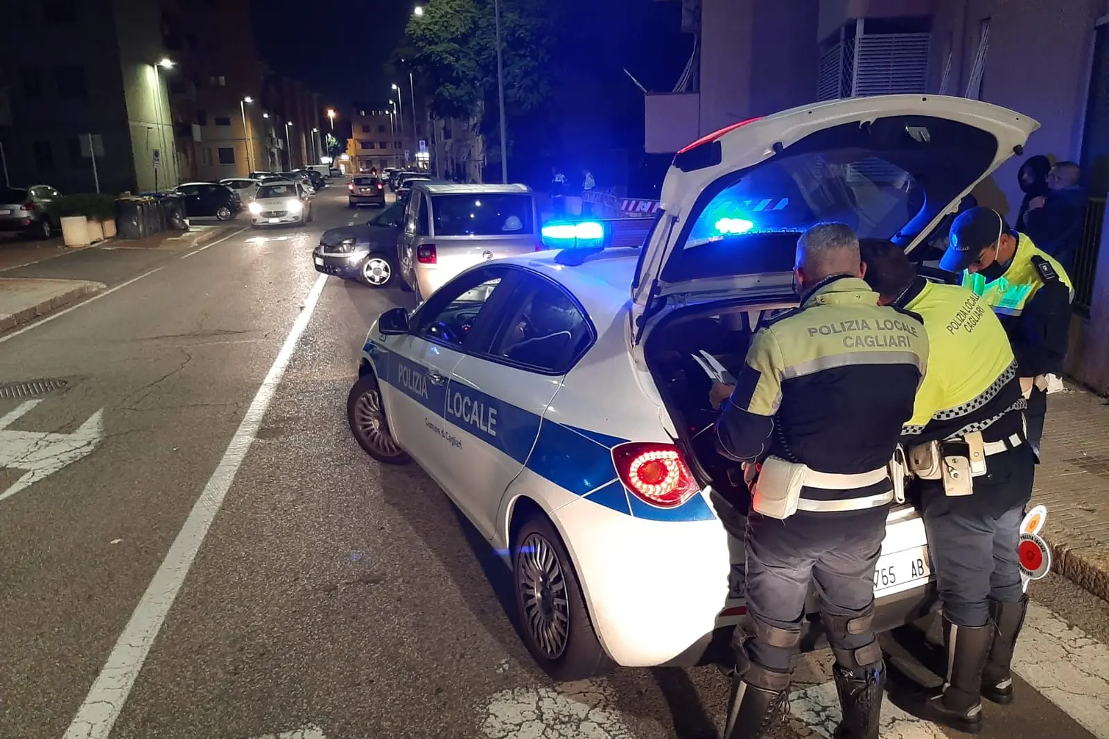 Prima causa un incidente, poi si dà alla fuga: automobilista identificato a Cagliari (foto Polizia locale)