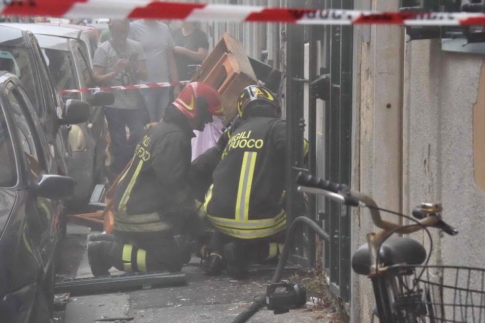 Livorno, esplosione in un appartamento: grave una donna