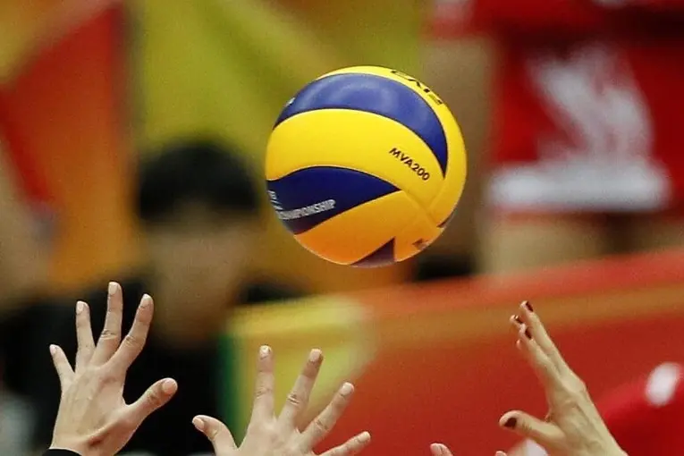 Un pallone da pallavolo (foto Ansa)