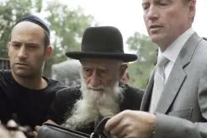 L'arresto del rabbino Saul Kassin (foto: AP)