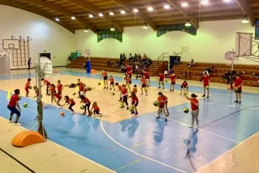 Un allenamento dei piccoli cestisti di Ogliastra basket (foto concessa)