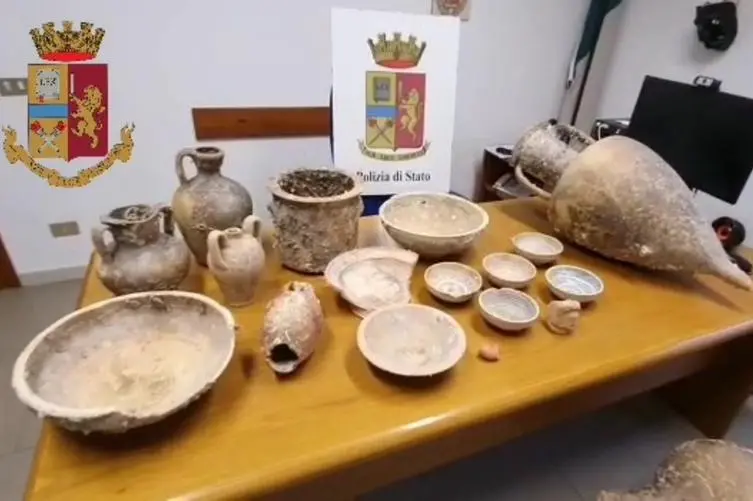 Gli oggetti sequestrati (fermo immagine)