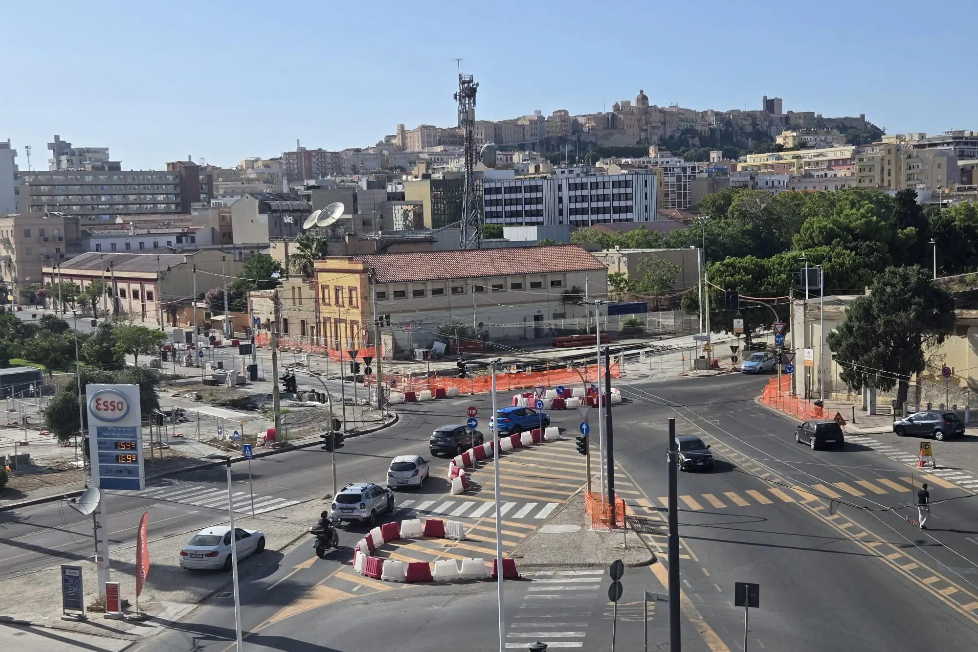L’incrocio tra viale Bonaria e viale Cimitero con i cantieri per i lavori di realizzazione della metropolitana di superficie (archivio L'Unione Sarda)