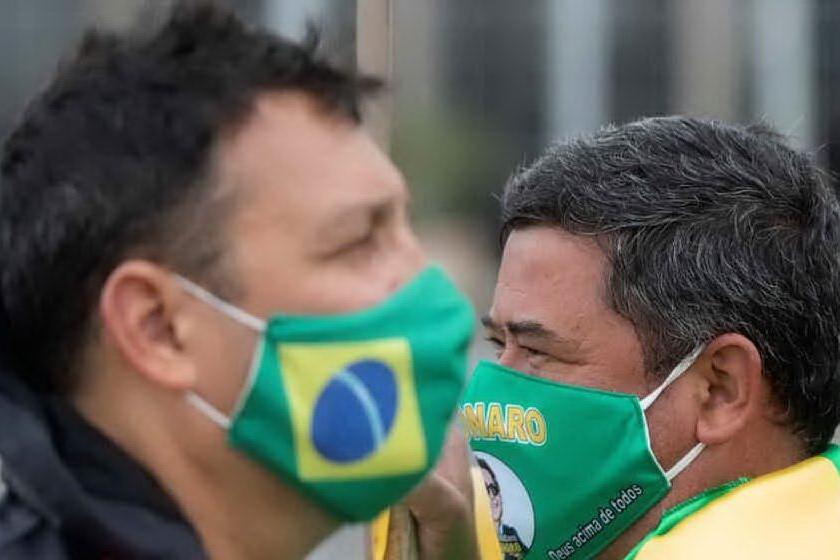 Brasiliani a una manifestazione in supporto del presidente Bolsonaro (archivio L'Unione Sarda)