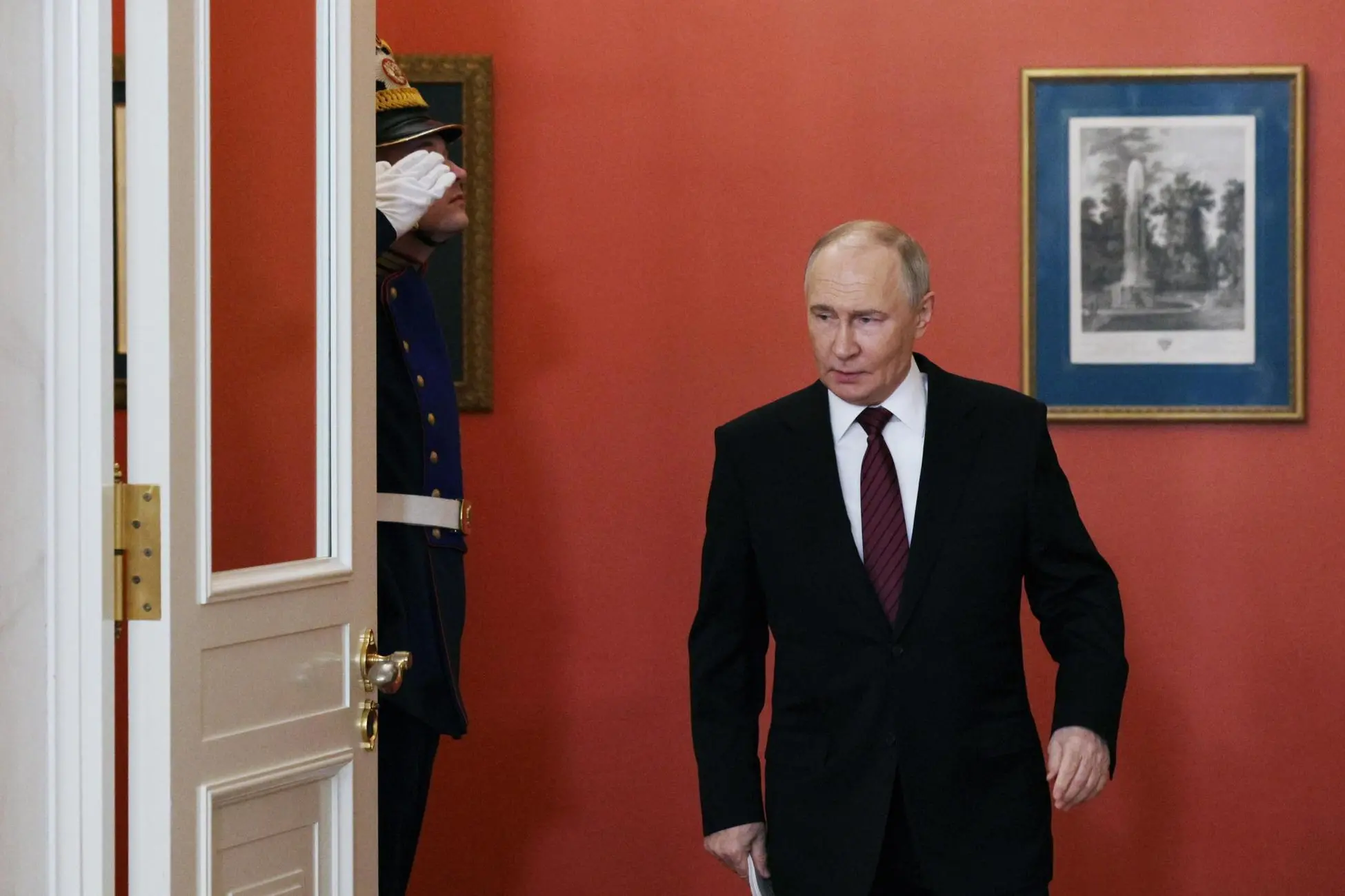epa12090147 Russian President Vladimir Putin arrives to make a statement to the media at the Kremlin in Moscow, Russia, 11 May 2025. Putin stated that Russia is proposing to Ukraine to resume direct negotiations, interrupted in 2022, without preconditions on 15 May in Istanbul. EPA/GAVRIIL GRIGOROV / SPUTNIK / KREMLIN POOL MANDATORY CREDIT