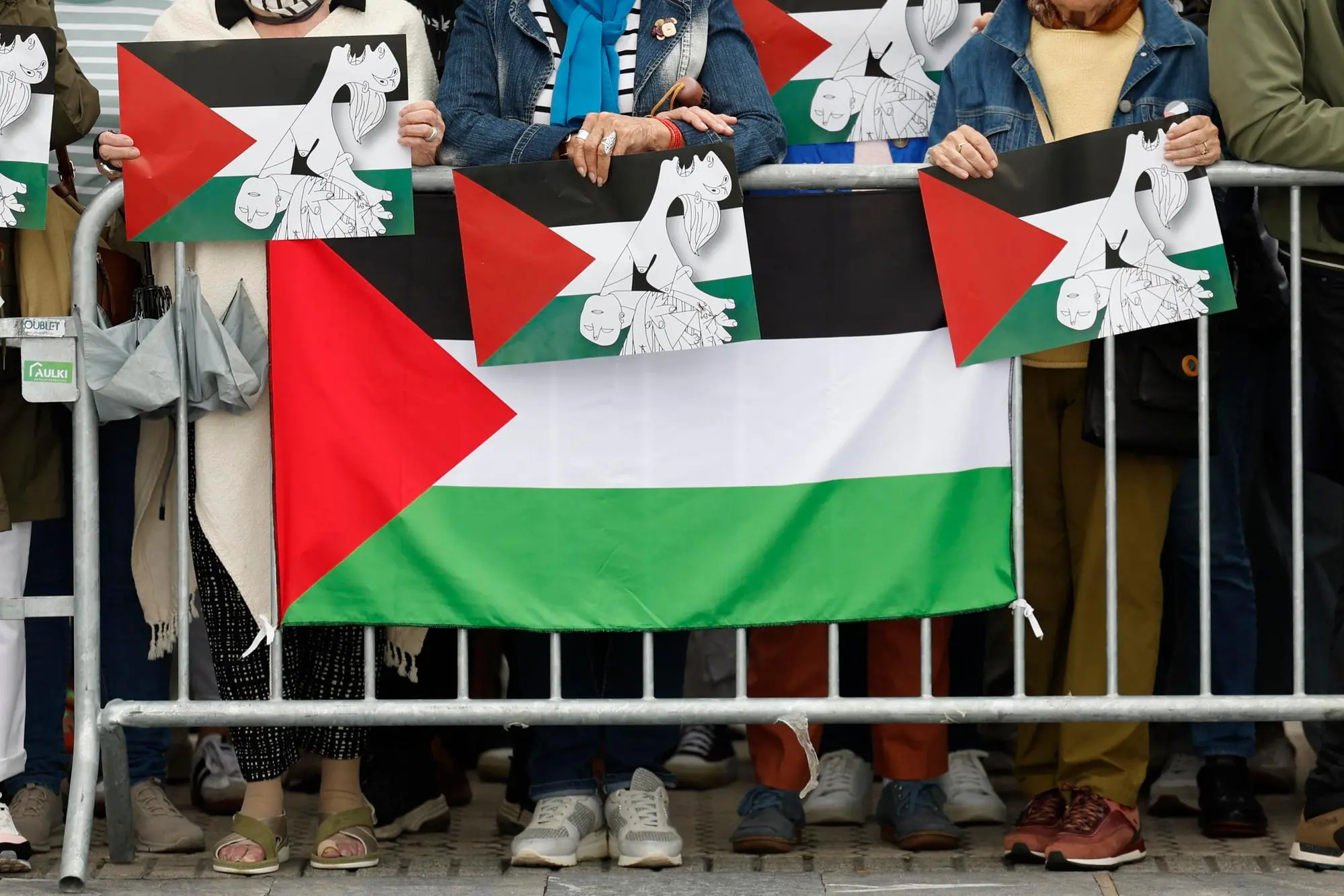 epa12149112 One of the characters from Picasso's Guernica painted on Palestinian flags during a protest against the Israeli offensive in the Gaza Strip, in San Sebastian, Basque Country, Spain, 01 June 2025. More than 54,400 Palestinians have been killed in the Gaza Strip, according to the Palestinian Ministry of Health, since Israel launched a military campaign in the strip in response to a cross-border attack led by the Palestinian militant group Hamas on 07 October 2023, in which about 1,200 Israelis were killed and more than 250 taken hostage. EPA/JUAN HERRERO