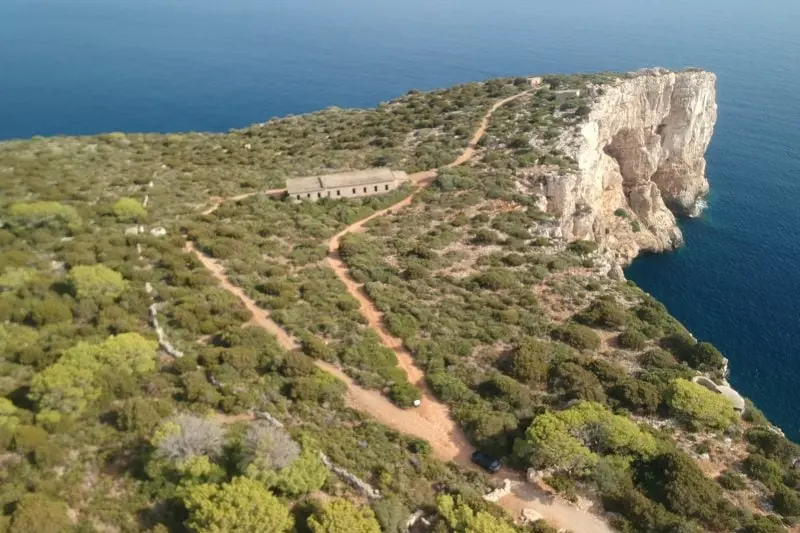 L'ex caserma Batteria a Punta Giglio (foto Fiori)