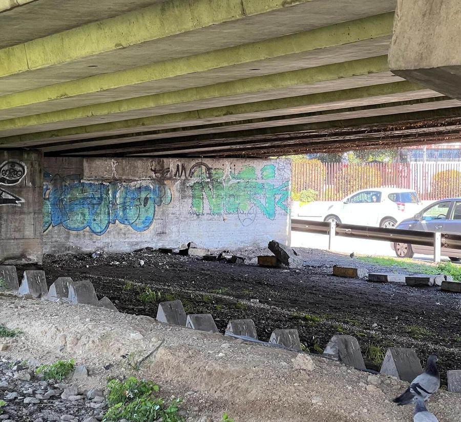 Viveva accampato sotto l’Asse mediano, trasferito in un B&b