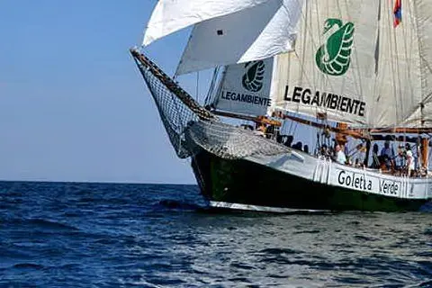 La barca di Goletta Verde