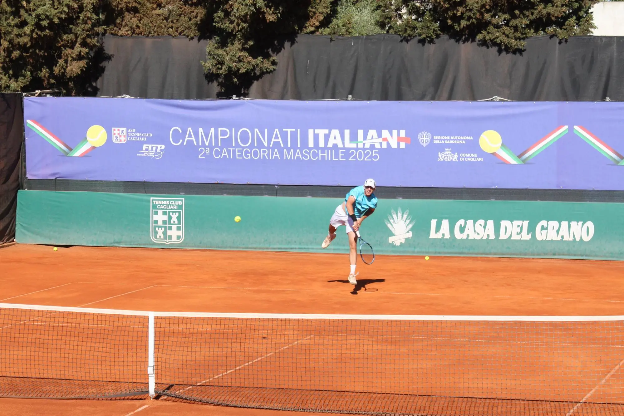 Matteo Dal Zotto al servizio (foto Antonio Burruni)