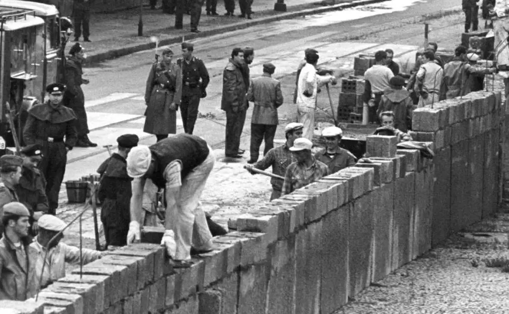 La costruzione del muro nell'estate del 1961