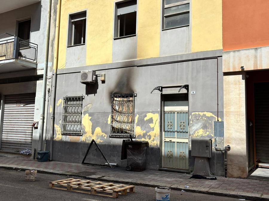 Cagliari, a fuoco una casa a Sant’Avendrace: gravi due anziani