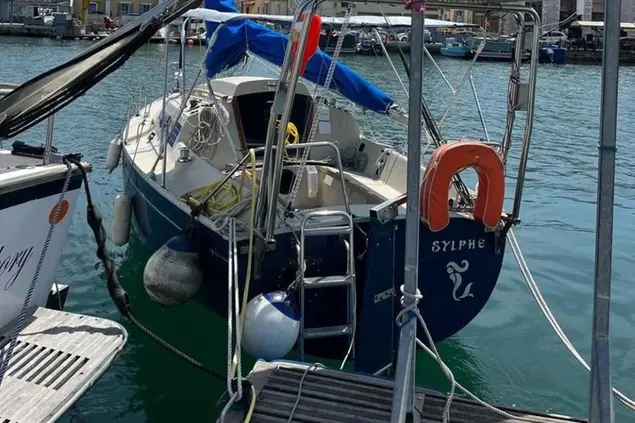 La barca a vela scomparsa (foto concessa dai parenti dei navigatori)
