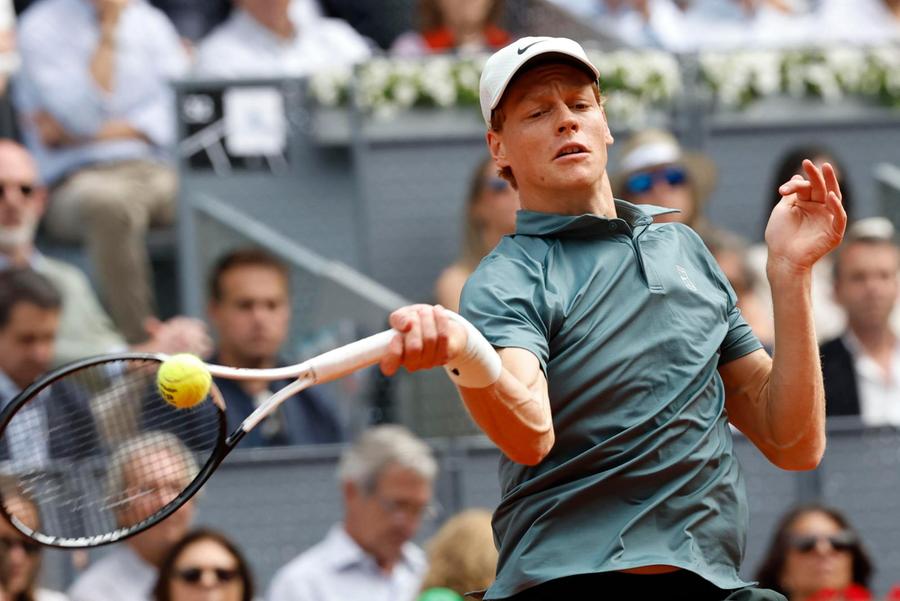 Sinner domina Zverev a Madrid, vince il quinto Master 1000 di fila e supera il record di Djokovic