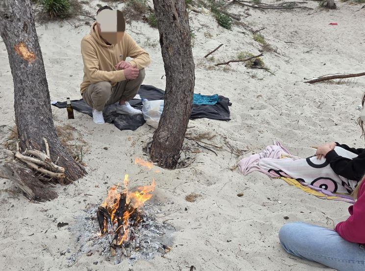 Alghero, fuochi sulle dune e 70 illeciti sul litorale
