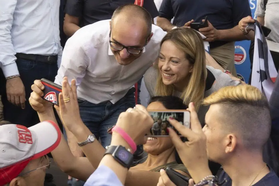 Paolo Truzzu e Giorgia Meloni a Cagliari (Foto L'Unione Sarda)