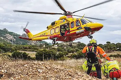 Molti interventi vengono svolti con il 118 per soccorrere persone rimaste ferite in escursioni
