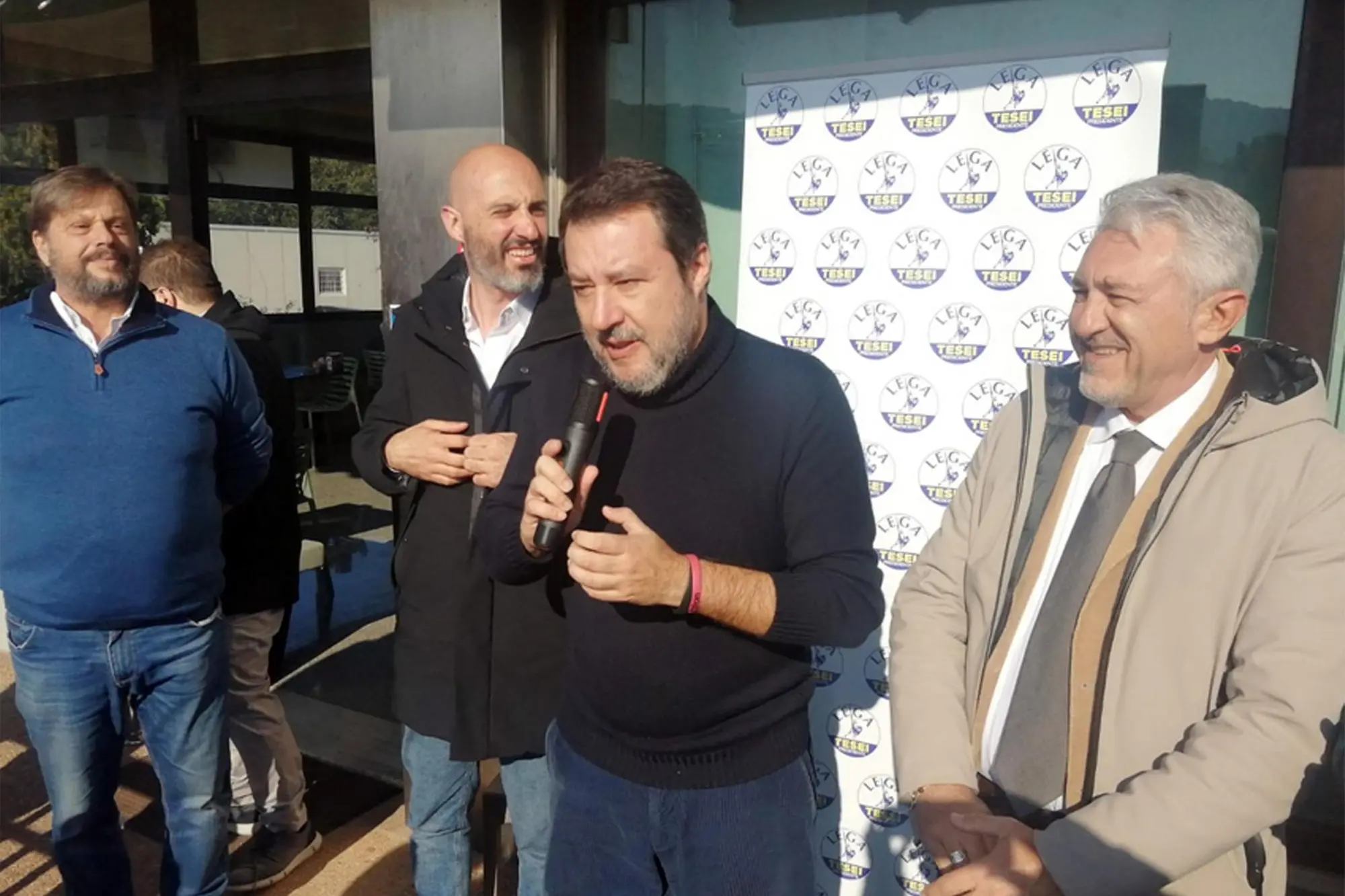 Il vicepremier e leader della Lega Matteo Salvini fa tappa a Bettona (Perugia) durante il tour in Umbria in vista delle elezioni regionali. Bettona, 10 Novembre 2024 ANSA/Danilo Nardoni