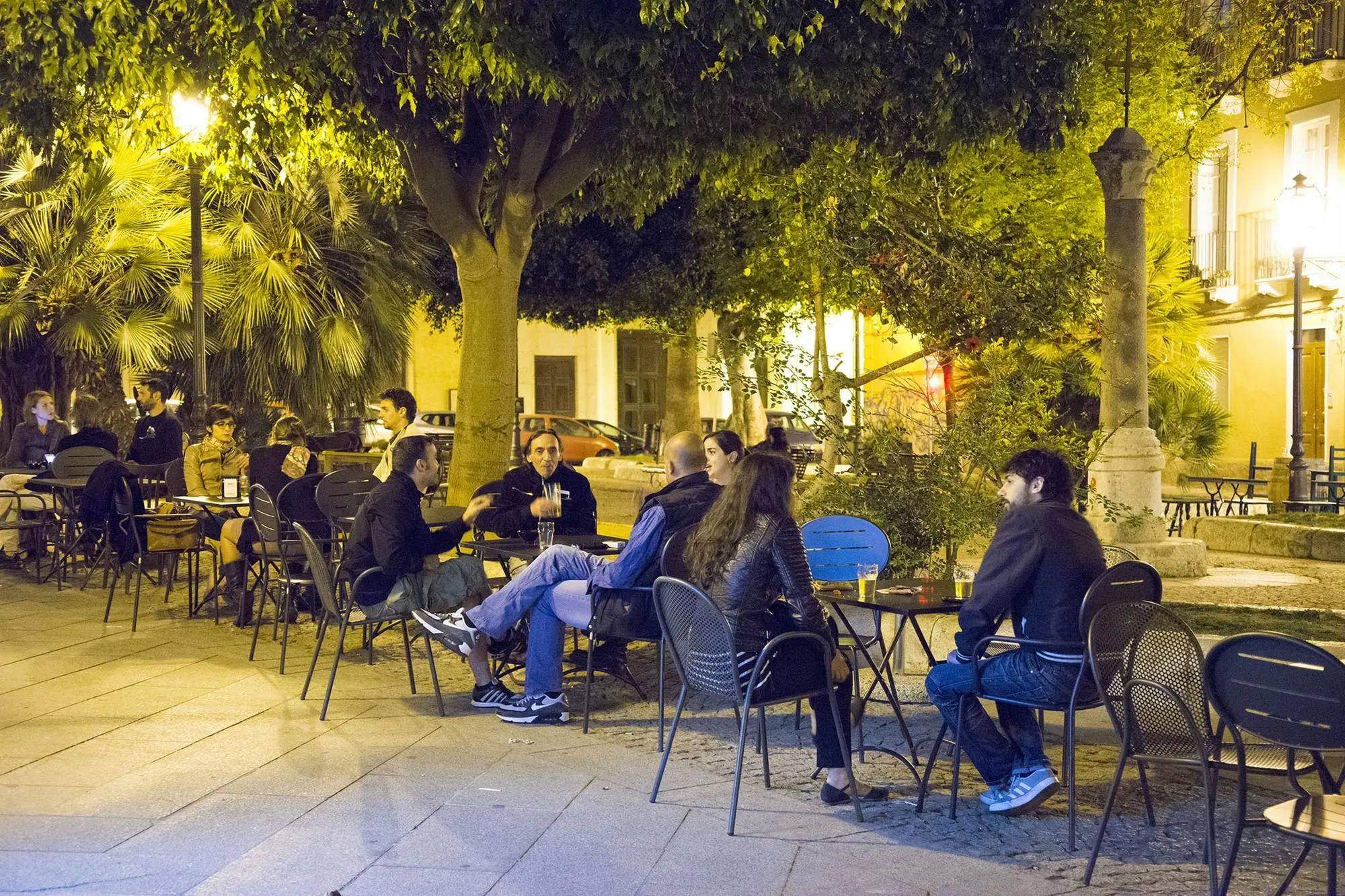 cagliari-tornano-i-tavolini-in-piazza-san-domenico