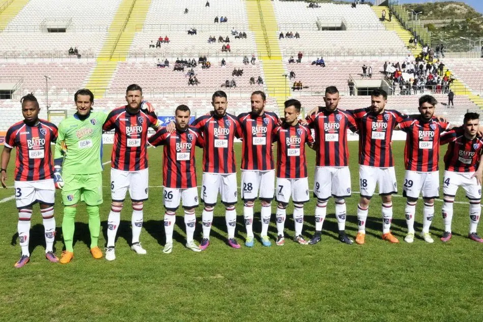 La squadra del Taranto durante la partita contro il Messina