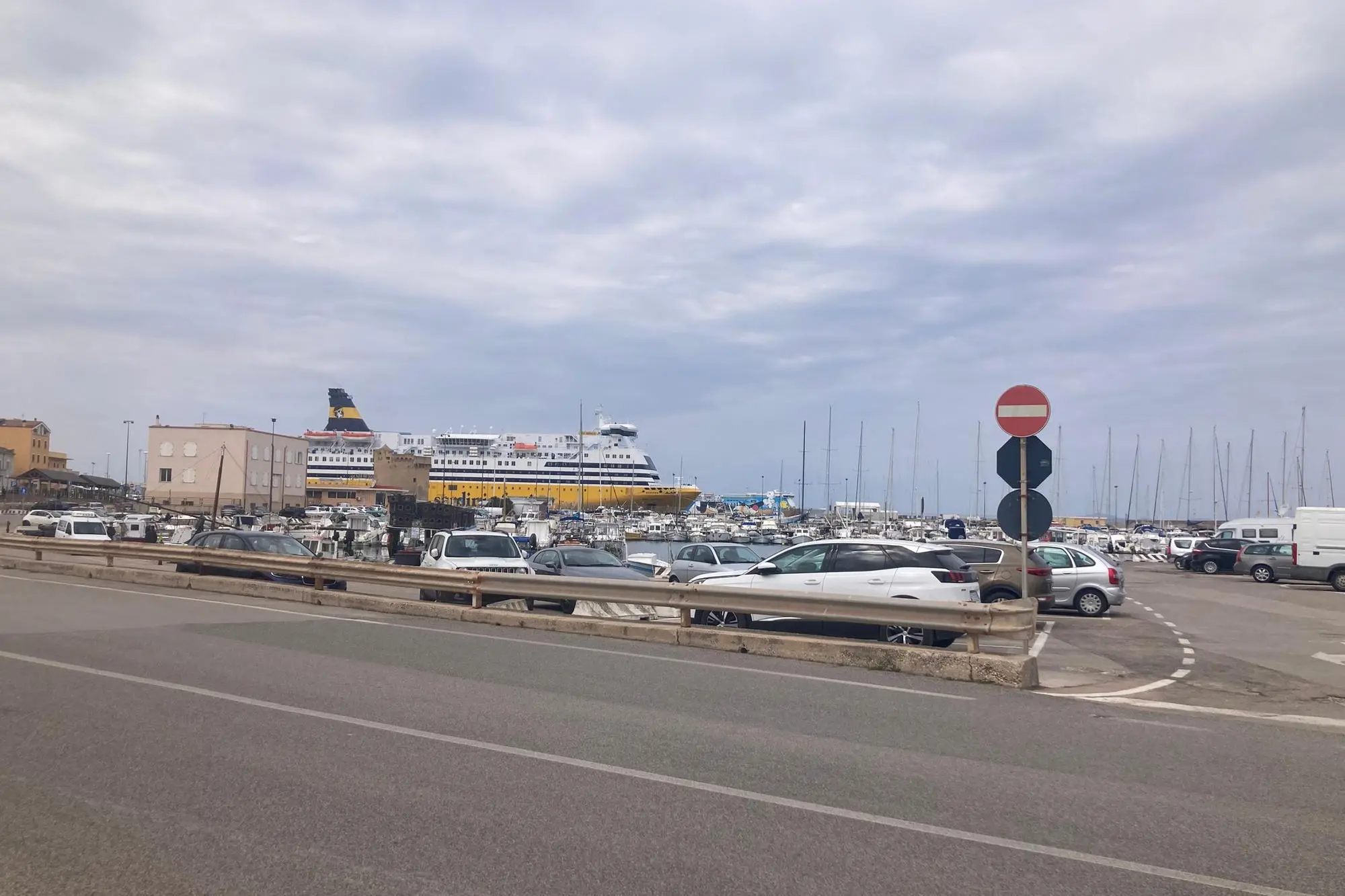 Il porto di Porto Torres (foto Pala)