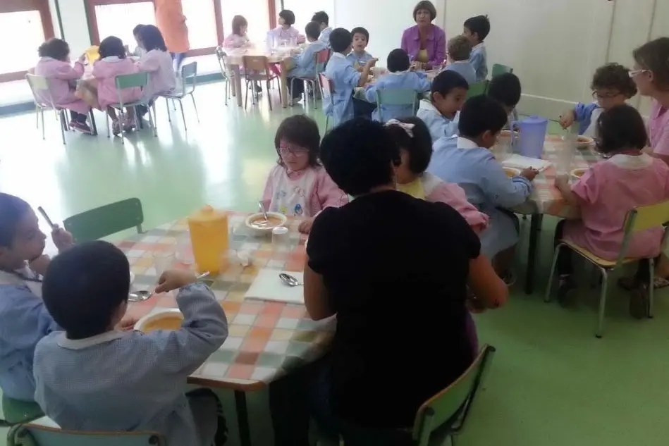 La mensa scolastica nella scuola dell'infanzia di Mogoro