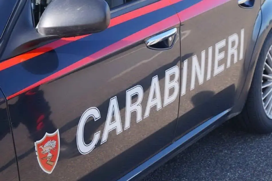 Un auto dei carabinieri
