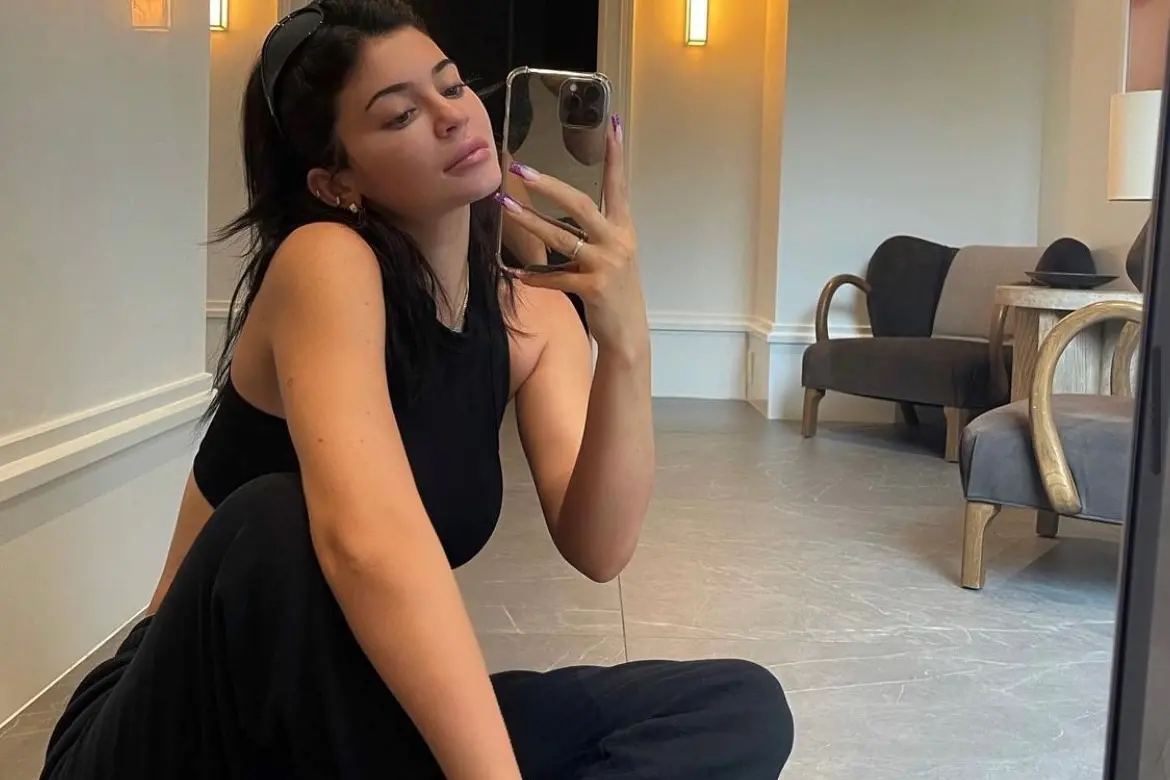 Un selfie allo specchio di Kylie Jenner (da Instagram)