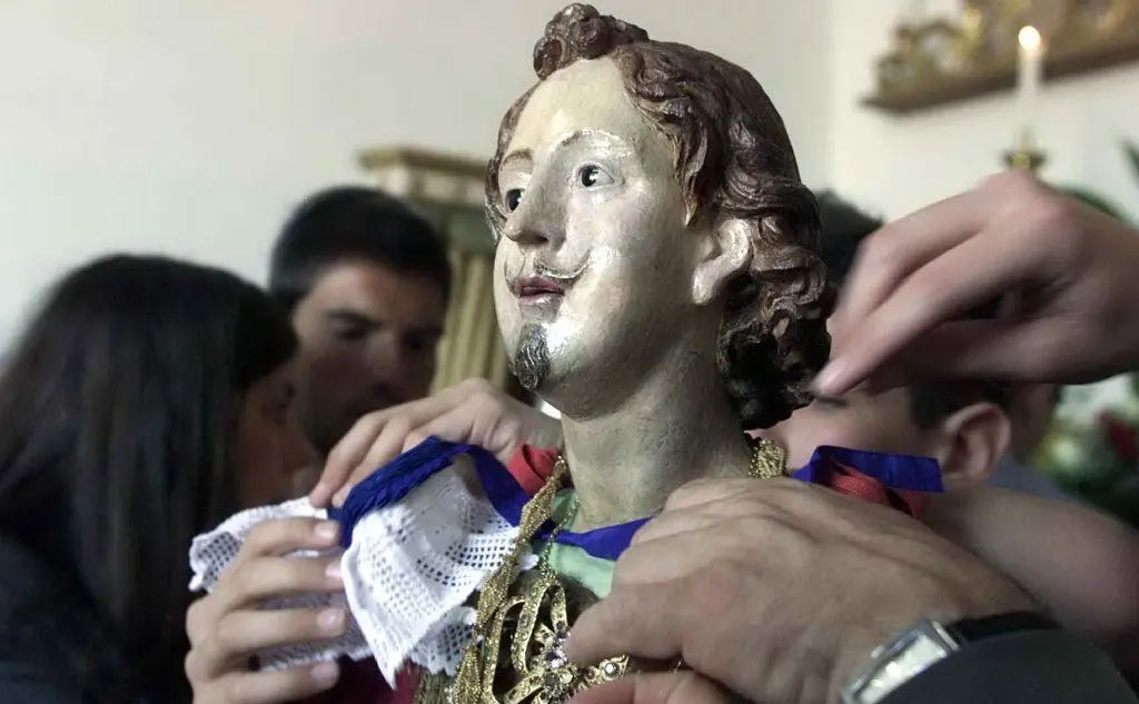Il santo viene spogliato dei suoi gioielli (foto d'archivio)