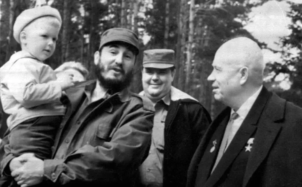 Castro con Nikita Chruscev (Ansa)