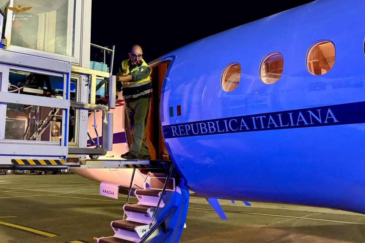 Il piccolo è stato trasferito a bordo di un volo dell'Aeronautica