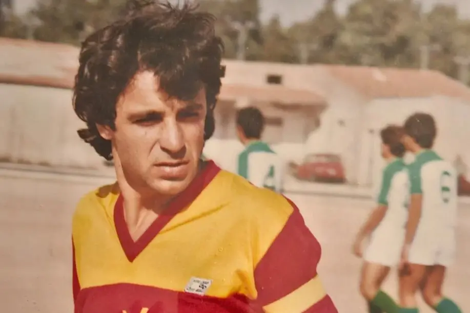 Mariano Barria bandiera del Macomer Calcio, foto d'epoca