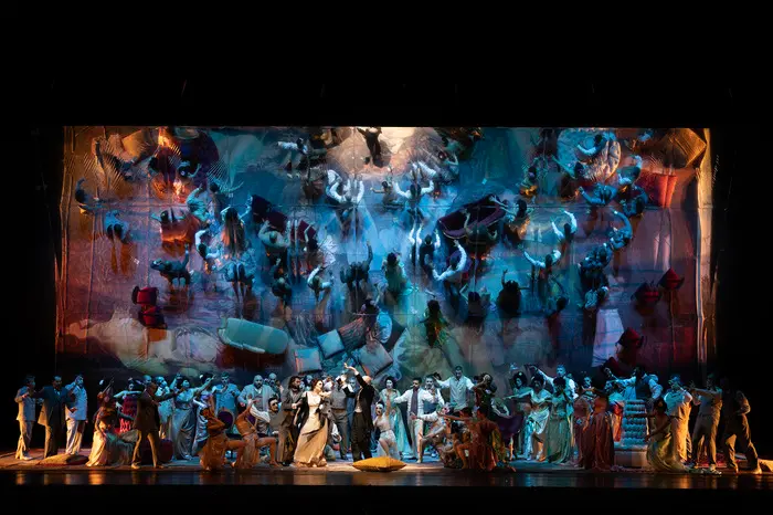Una scena di Traviata al Teatro Lirico di Cagliari