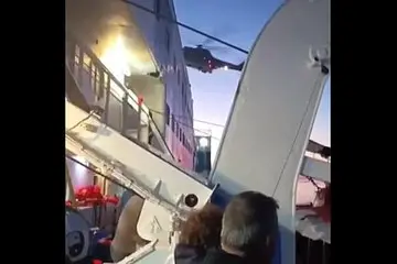 Incendio sulla Gnv Azzurra, l'elicottero sul posto