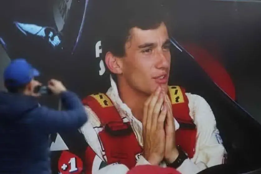 Uno scatto che ritrae Ayrton Senna (archivio L'Unione Sarda)