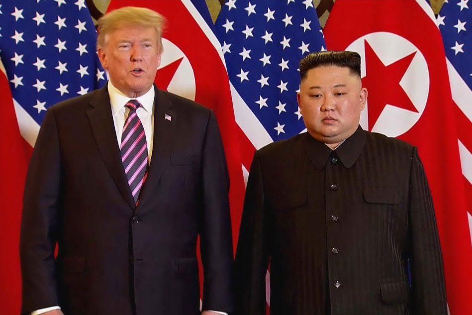 Vietnam, stretta di mano Trump-Kim: al via il summit ad Hanoi