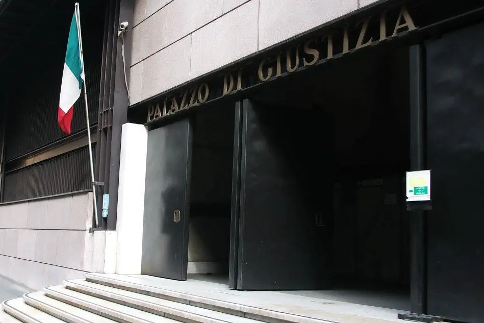 L'ingresso del tribunale di Genova