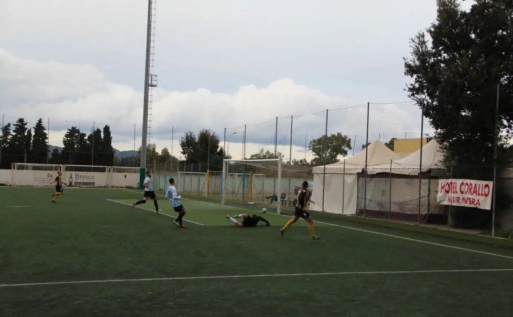 Il sesto gol del Muravera segnato da Meloni (foto Andrea Serreli)