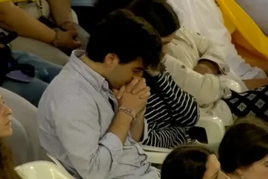 Il Papa a Barcellona parla con i fedeli di depressione e femminicidio