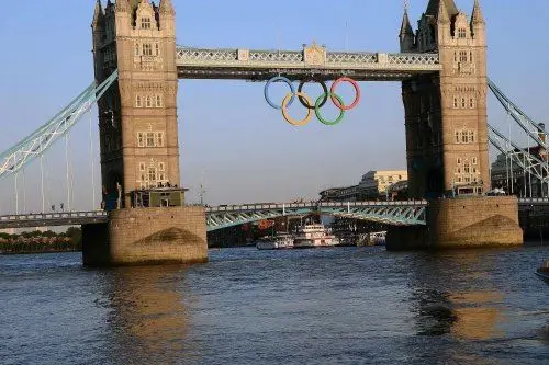 I cerchi olimpici sul Tower Bridge