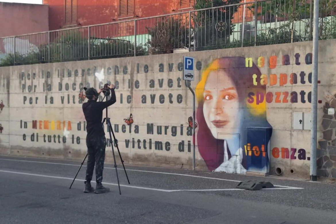 Il murale per Manuela Murgia a Monastir