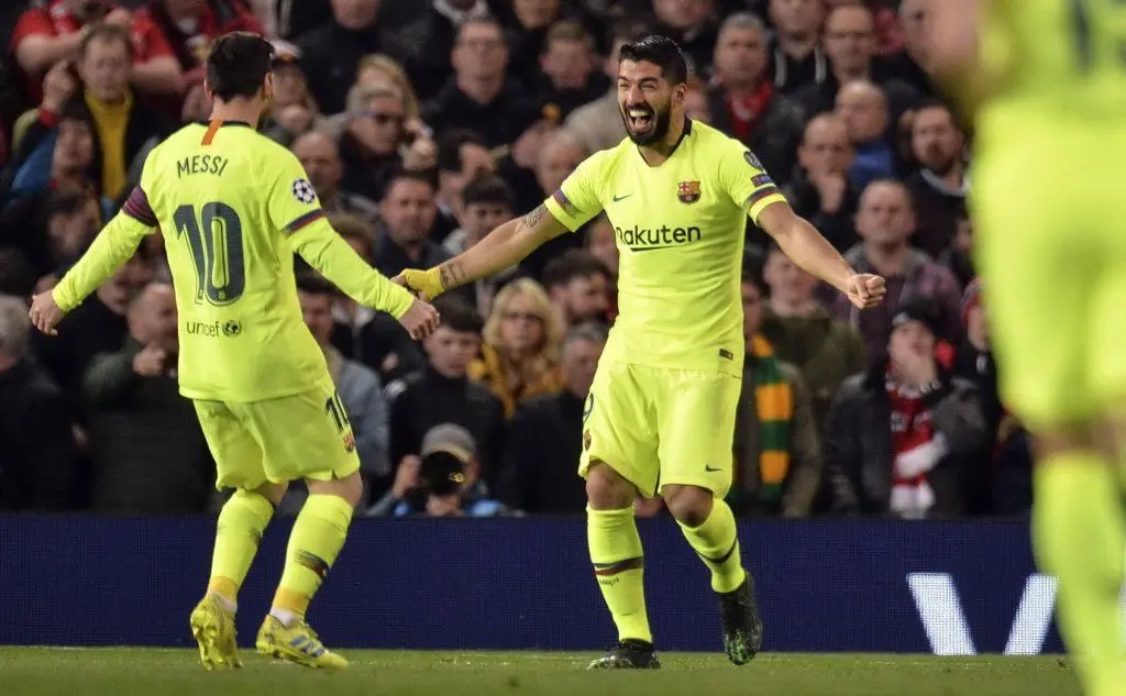 Suarez festeggia con Messi (Ansa - Epa)