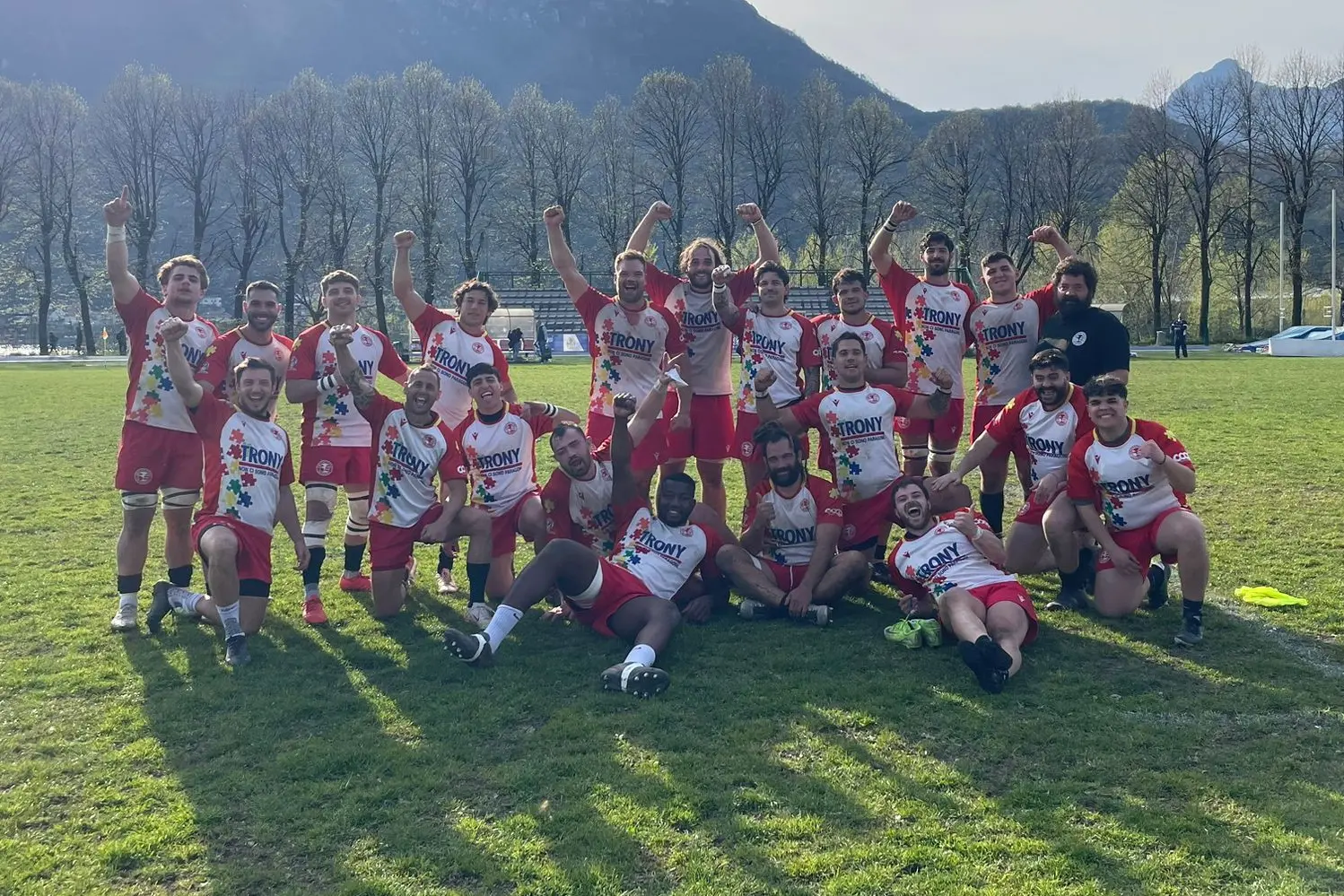 L'Amatori Alghero esulta dopo la vittoria (foto concessa)