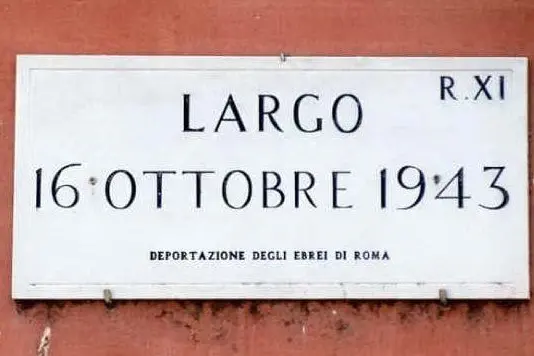 La targa che ricorda la deportazione a Roma (foto Wikipedia)